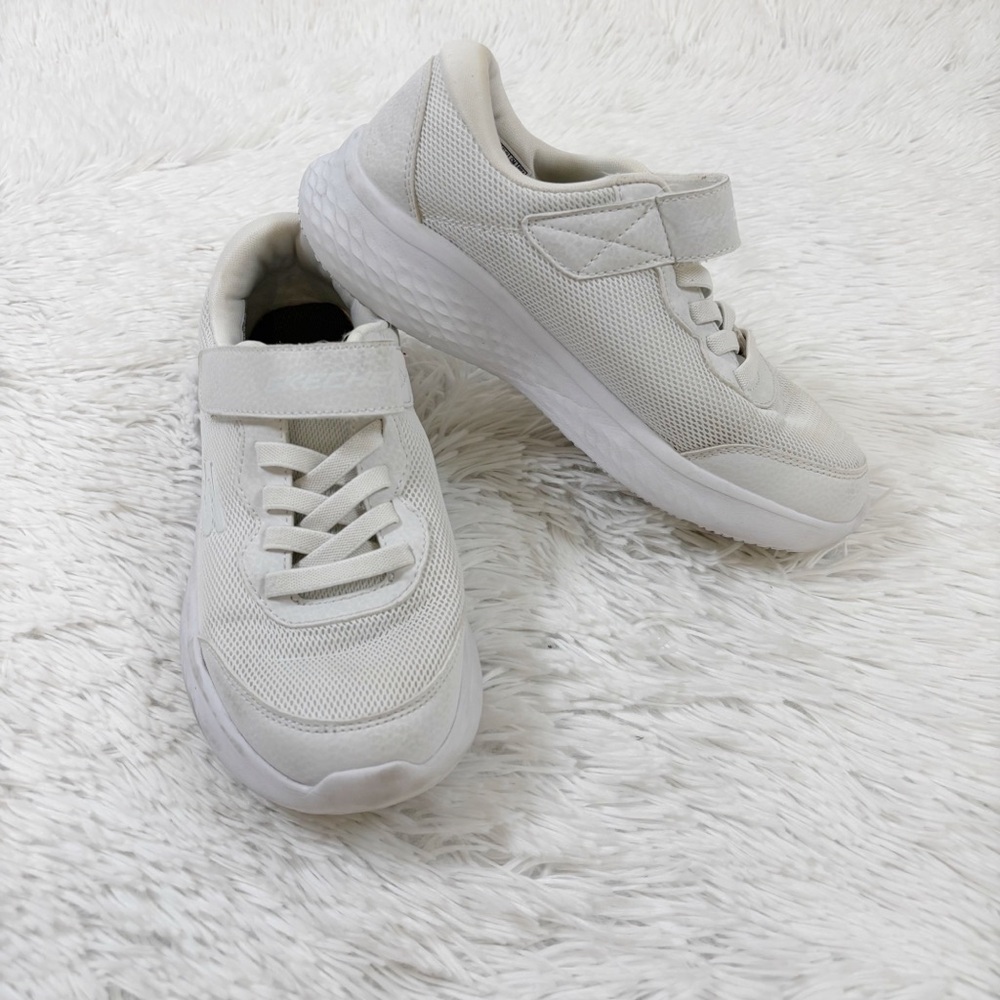 Sketchers girl's‎ white sneakers Shoes